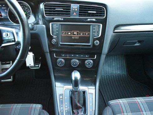 Used 2017 Volkswagen GTI S image 19