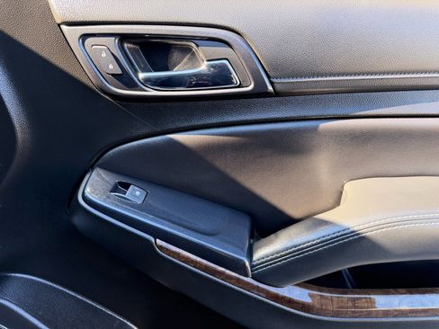 Used 2020 Chevrolet Suburban LT image 31