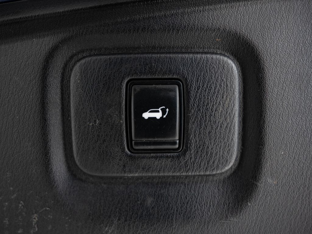 Used 2018 Nissan Pathfinder SL FWD image 22