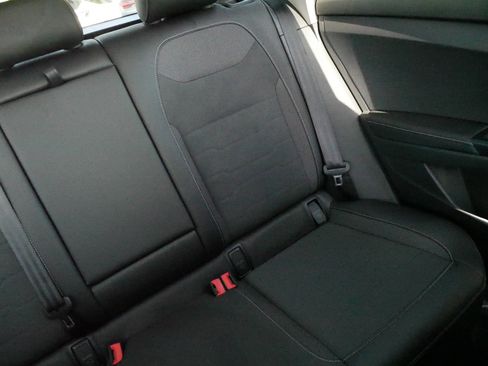 Certified 2025 Volkswagen Taos SE AWD/4WD image 14
