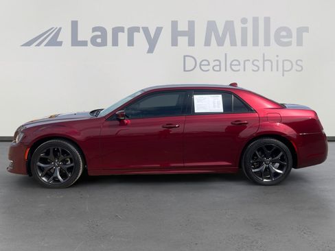 Used 2023 Chrysler 300 Touring L image 2