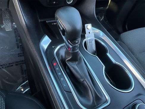 Used 2022 Chevrolet Traverse LT image 27