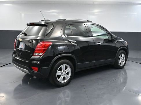 Used 2019 Chevrolet Trax LT w/ LT Convenience Package image 4