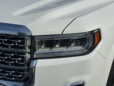 Used 2020 GMC Acadia Denali w/ Technology Package FWD image 11