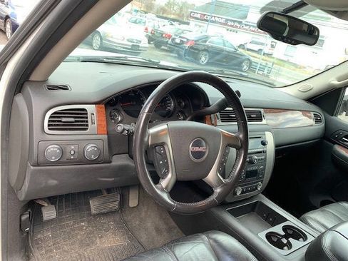 Used 2007 GMC Yukon XL SLT w/ SLT Preferred Equipment Group image 14