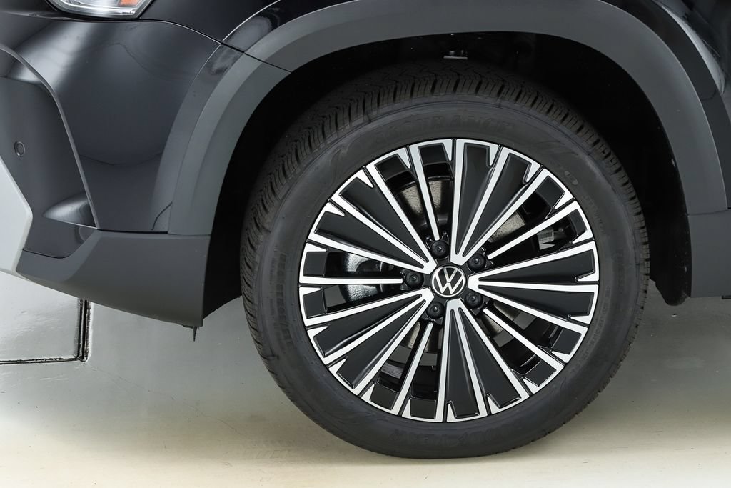 New 2026 Volkswagen Taos SE FWD image 5