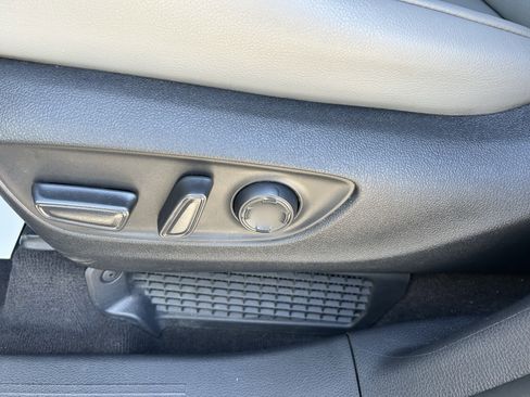 Certified 2025 Toyota Sienna XLE FWD image 15