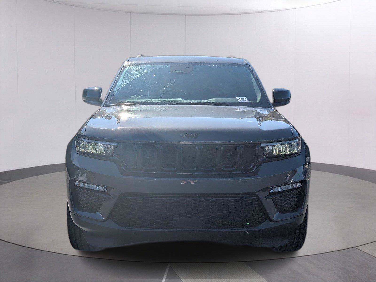 Used 2025 Jeep Grand Cherokee Limited w/ Black Appearance Package AWD/4WD image 8