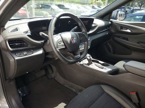 Used 2025 Buick Envista Sport Touring w/ Convenience I Package FWD image 22