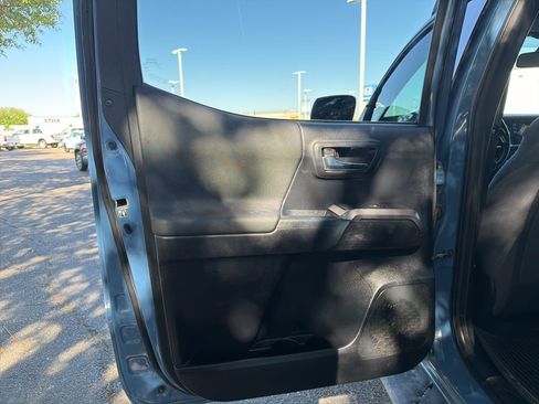 Used 2019 Toyota Tacoma TRD Off-Road image 21