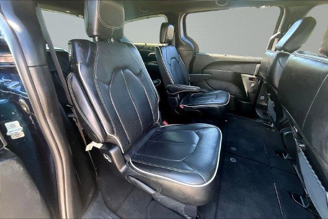 Used 2025 Chrysler Pacifica Limited FWD image 25