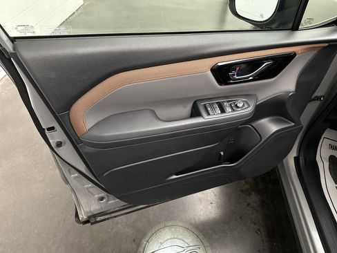 Certified 2025 Subaru Forester Sport image 16