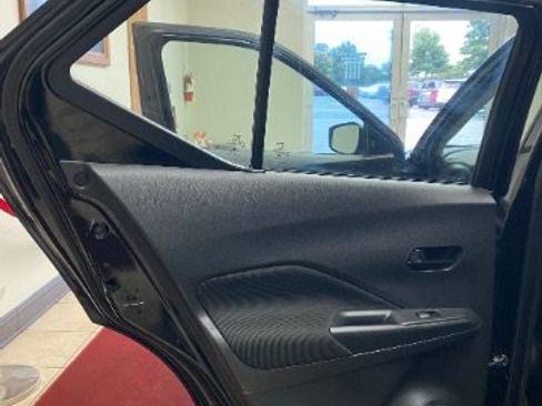 Used 2022 Nissan Kicks S FWD image 10