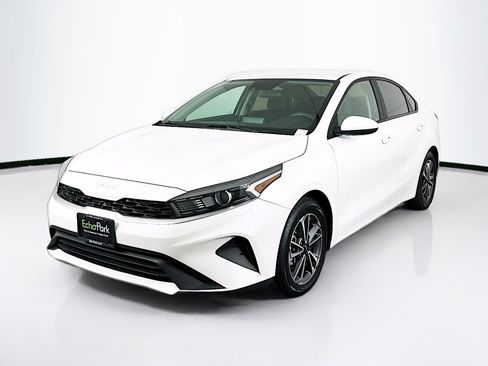 Used 2022 Kia Forte LXS FWD image 3