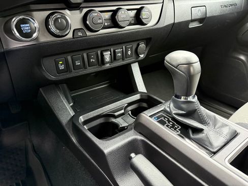 Certified 2023 Toyota Tacoma TRD Off-Road w/ Technology Package AWD/4WD image 27