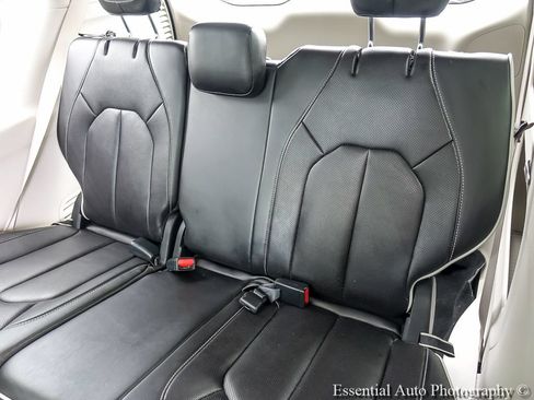 Used 2024 Chrysler Pacifica Limited FWD image 16