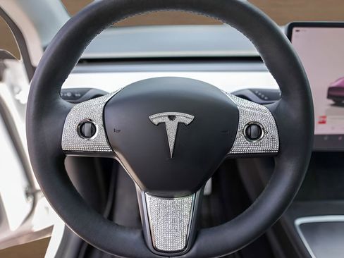 Used 2022 Tesla Model Y Performance AWD/4WD image 11