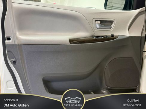 Used 2015 Toyota Sienna XLE w/ XLE Navigation Package AWD/4WD image 21