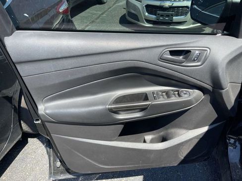 Used 2017 Ford Escape S FWD image 3
