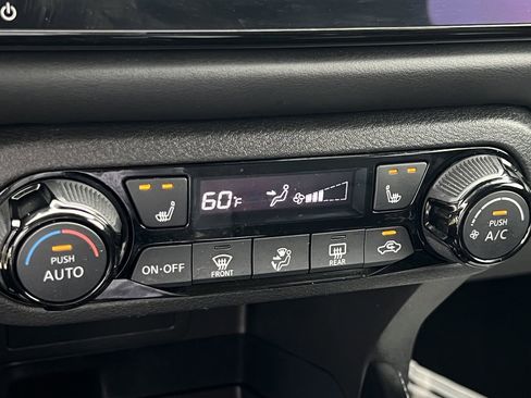 Used 2023 Nissan Kicks SR w/ SR Premium Package FWD image 17