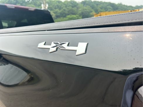 Used 2019 GMC Sierra 1500 SLE w/ SLE Value Package AWD/4WD image 9