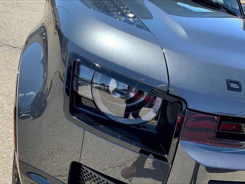 New 2025 Land Rover Defender 90 X-Dynamic SE image 12