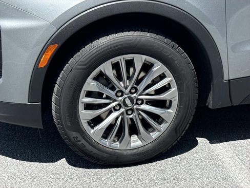 Used 2024 Cadillac XT4 Premium Luxury AWD/4WD image 7