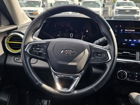 Used 2024 Chevrolet Trax ACTIV w/ Sunroof Package FWD image 13