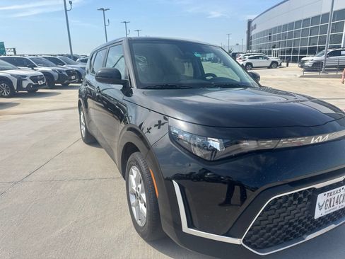 Used 2024 Kia Soul LX w/ Option Group 015 FWD image 10