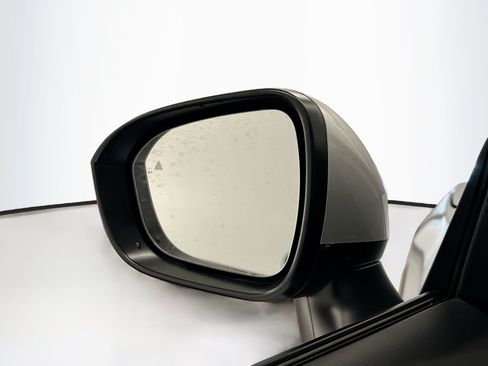 Used 2025 Nissan Rogue SV AWD/4WD image 16
