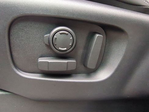 New 2026 Land Rover Discovery Limited Edition image 17