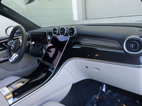 Used 2026 Mercedes-Benz GLC 300 image 28