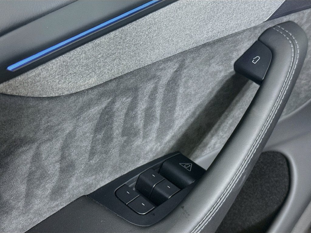 Used 2026 Tesla Model Y AWD image 18