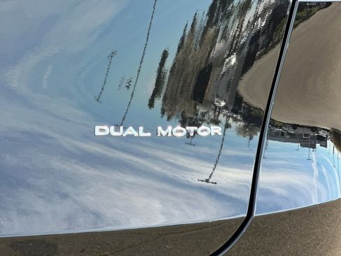 Used 2021 Tesla Model Y Long Range image 30