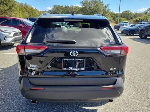 Used 2023 Toyota RAV4 XLE Premium image 11