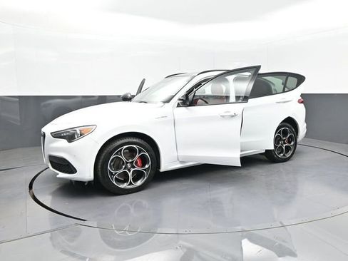 Used 2022 Alfa Romeo Stelvio Veloce image 59