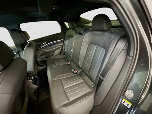 Used 2023 Audi e-tron Premium Plus w/ Premium Plus Package image 30