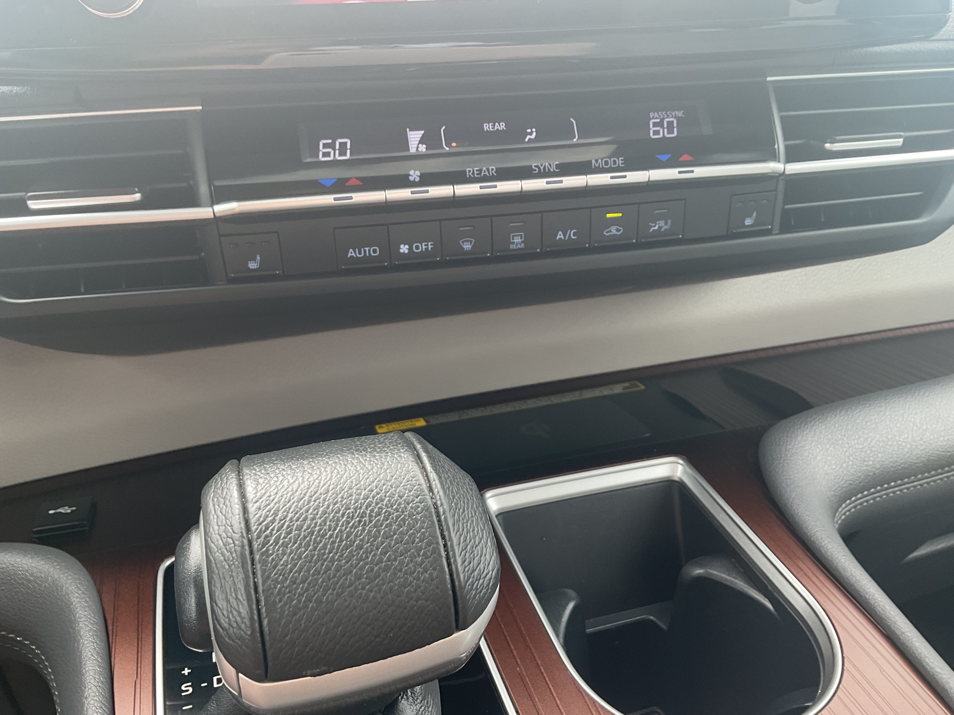 Used 2022 Toyota Sienna XLE w/ XLE Plus Package FWD image 20
