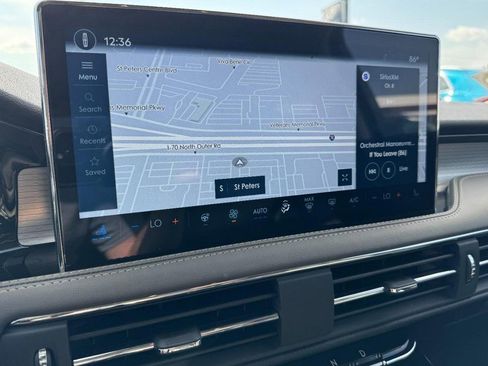 Used 2025 Lincoln Corsair Reserve w/ Rear Removable Package Tray image 23