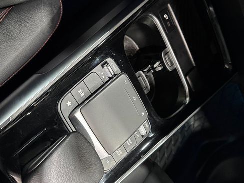 Used 2021 Mercedes-Benz GLB 250 4MATIC image 75