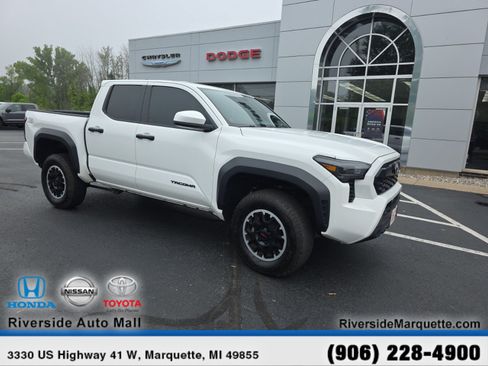 Used 2024 Toyota Tacoma TRD Off-Road AWD/4WD image 2