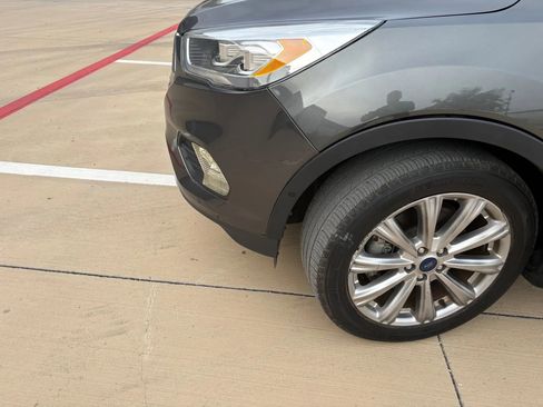 Used 2018 Ford Escape Titanium w/ Ford Safe & Smart Package image 11