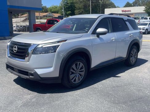 Used 2024 Nissan Pathfinder SV FWD image 6