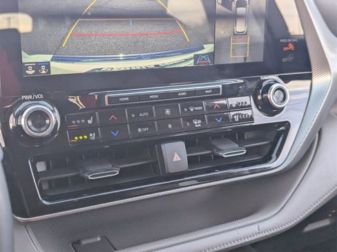 Used 2020 Toyota Highlander Platinum image 22