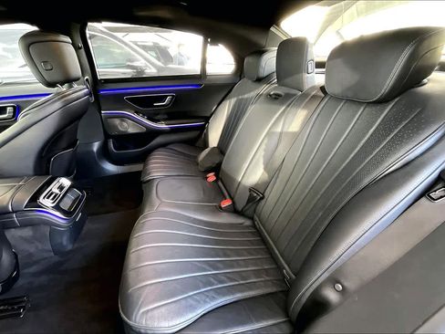 Certified 2022 Mercedes-Benz S 500 4MATIC w/ AMG Line Package image 21