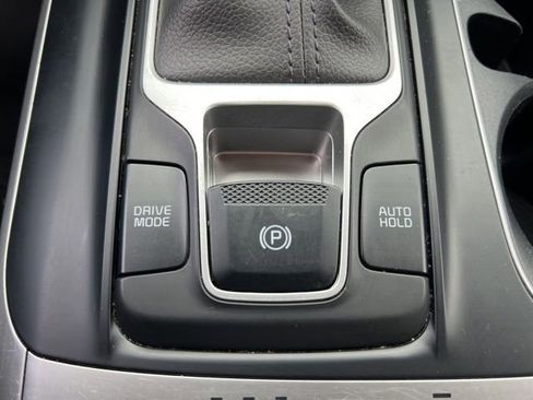 Certified 2024 Kia Carnival LX image 23