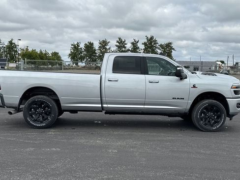 New 2026 RAM 2500 Laramie AWD/4WD image 2