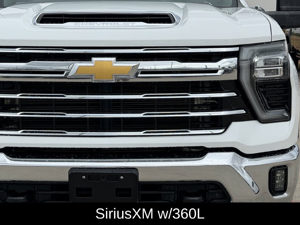 Used 2024 Chevrolet Silverado 2500 LTZ AWD/4WD image 4