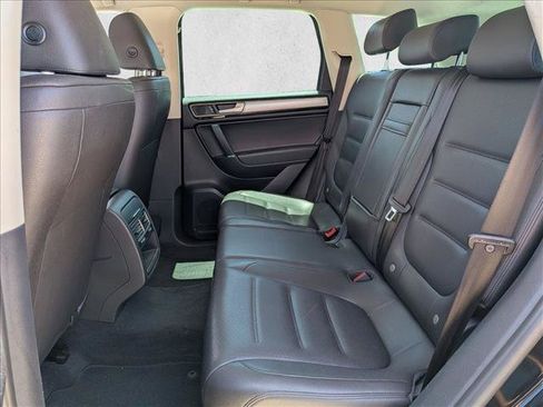 Used 2015 Volkswagen Touareg Sport AWD/4WD image 18