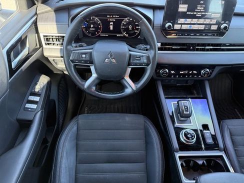 Used 2023 Mitsubishi Outlander SE Black Edition image 12